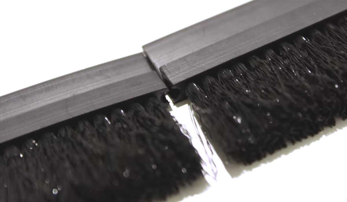 Burrcut Easy-installation pest proofing door sweep