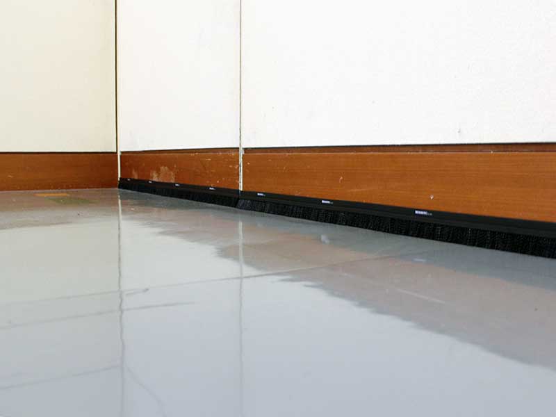 Burrcut Easy-installation pest proofing door sweep